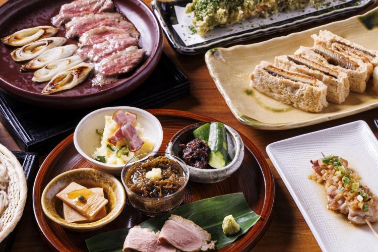 【リゾート内レストラン/蕎麦前 宮古】蕎麦前とは、蕎麦を食べる前の一品料理とお酒を楽しむ時間のこと。一品料理とお酒を豊富にご用意しております。