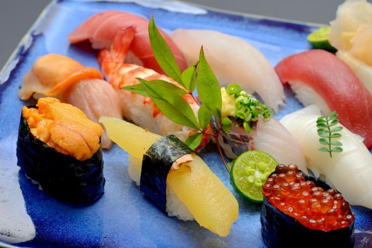 【リゾート内レストラン/すし屋のかつ勘】確かな腕の寿司職人による本格的な握り寿司を。