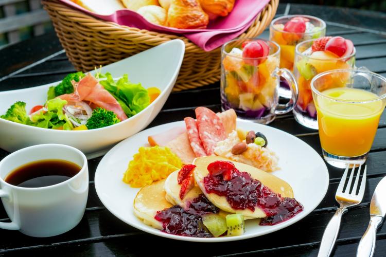 【ホテル内レストラン/マラルンガ和琉創作】朝食イメージ。和食、洋食と共に琉球料理を愉しめるこだわりのブッフェ。