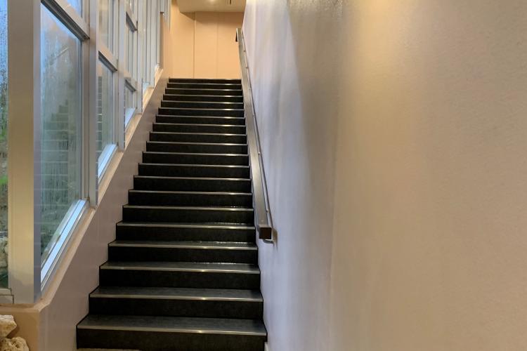 【ジャグジースイート・グリーンビュー（1F指定）】ジャグジー棟からお部屋までのアクセスに階段がございます。