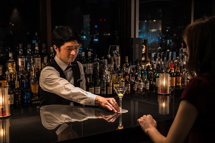 「スターライト」グラスと夜景が奏でる快いハーモニーに酔いしれて。
