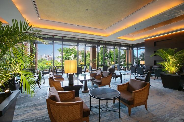 「ロビーラウンジ」シンプルモダンの空間でやすらぎのティータイム。