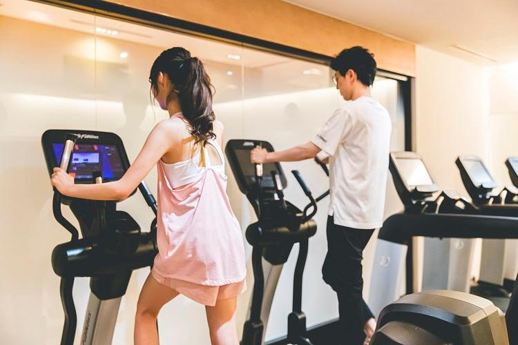 【フィットネスジム】こだわりのトレーニング機材をご利用ください。