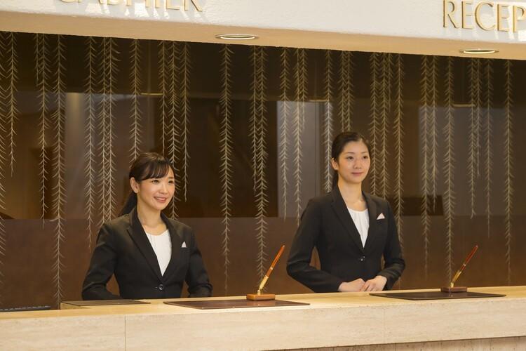 ＜フロントカウンター＞笑顔でお出迎えいたします★