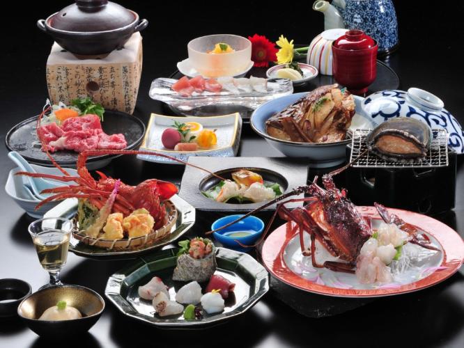 25春夏の芳露会席（伊勢海老造りは2名盛）