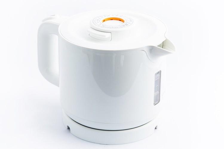 【ケトル】温かいお茶・コーヒーが飲めるように、電気ケトル（ポット）・マグカップをご用意しています
