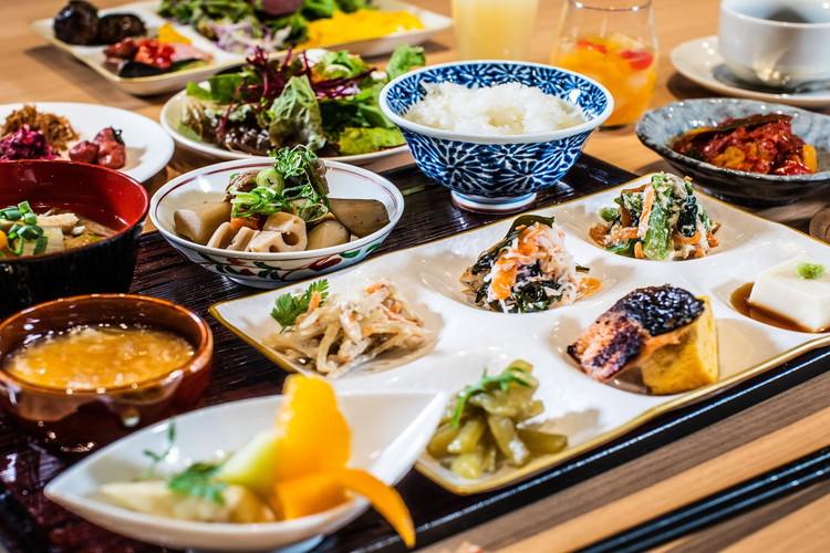 朝食