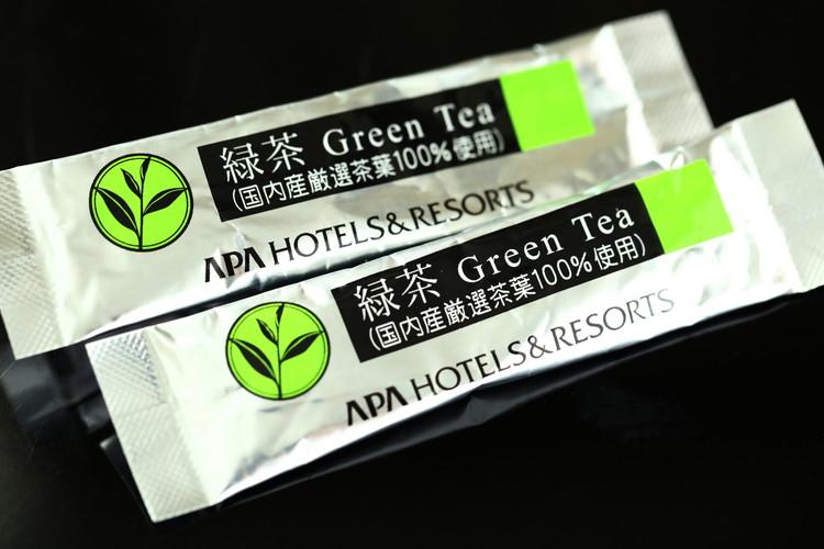 客室には、温かい飲み物が飲めるように緑茶をご用意。