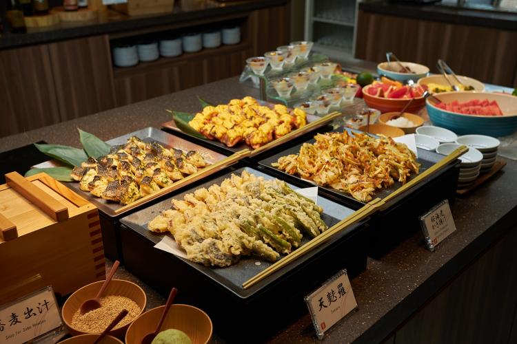 夕食ブッフェ(イメージ)
