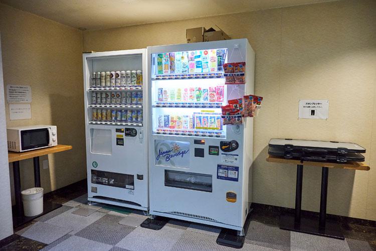 2F 電子レンジ・自販機・ズボンプレッサー