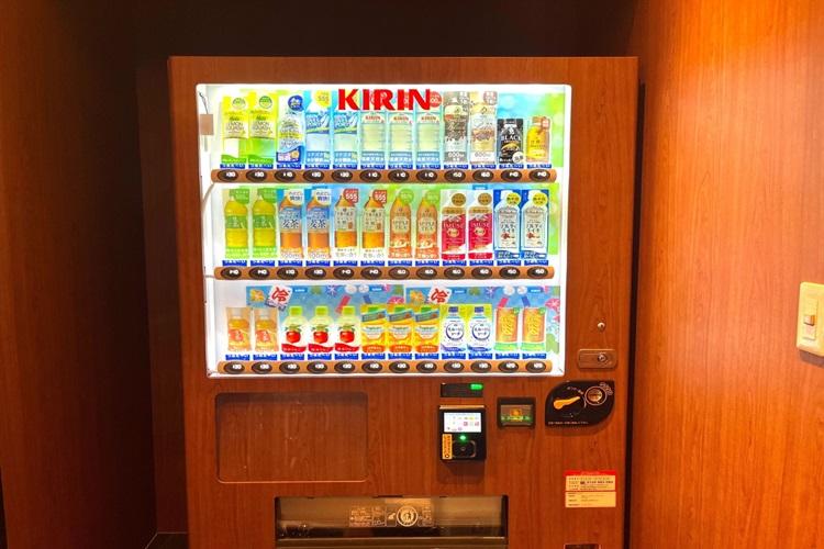 1階に自動販売機をご用意しております。