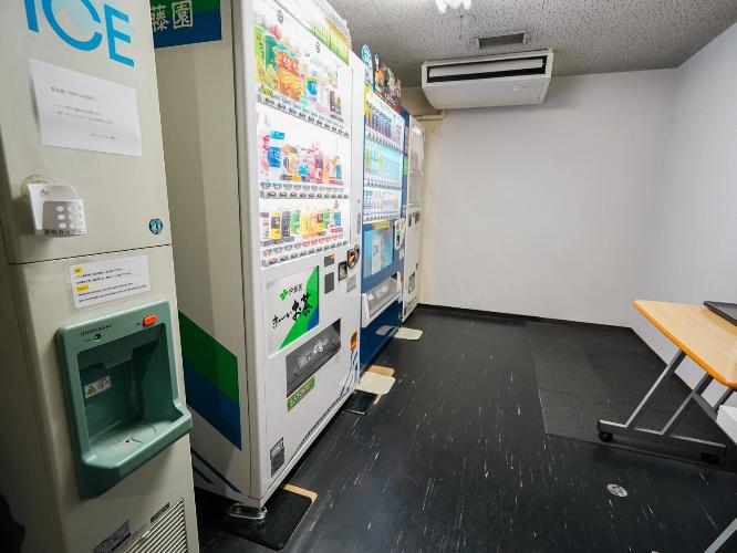 ◆2階自販機コーナー（製氷機あり）◆