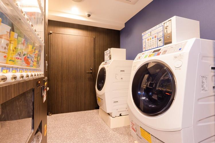 ■館内2Fにコインランドリーを2機ご用意。