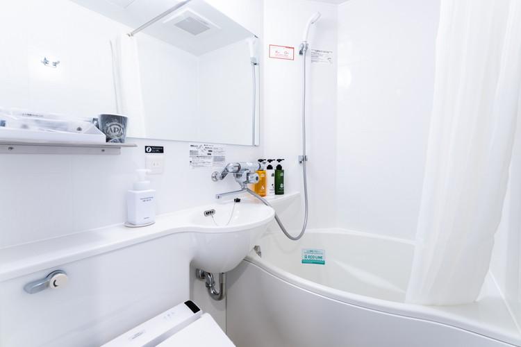 たまご型浴槽●通常の浴槽より約20％の節水かつゆったり入浴できるアパホテルオリジナルユニットバス