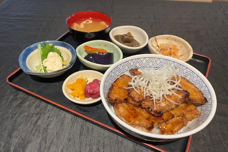?廣新米穀 高崎駅前店　豚丼御膳