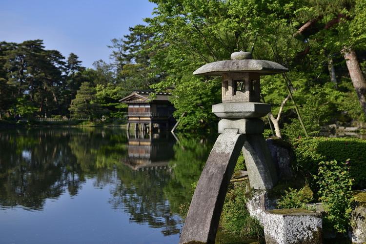 【写真提供：石川県観光連盟】兼六園…車で5分