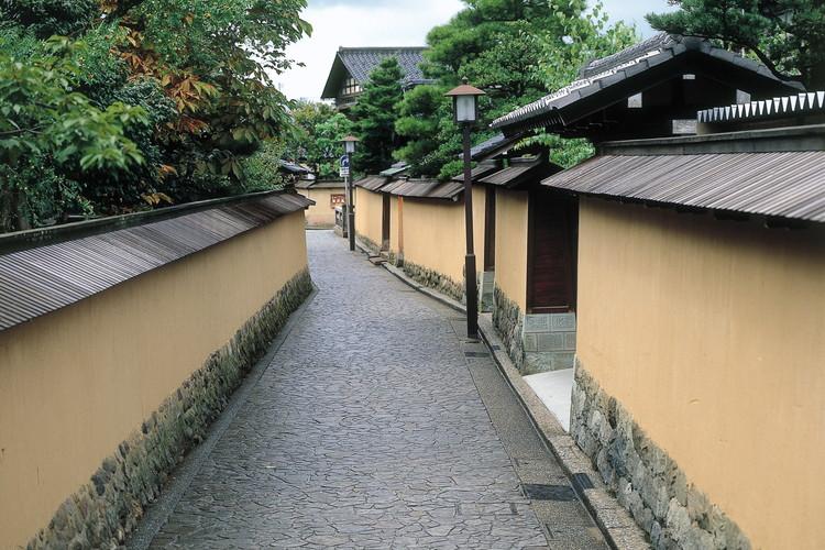 【写真提供：石川県観光連盟】城下町気分♪長町武家屋敷の街並み