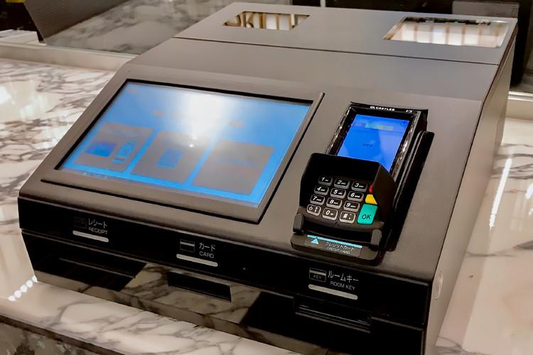 ■クレジットカード・QR支払い専用の卓上型自動チェックイン機。