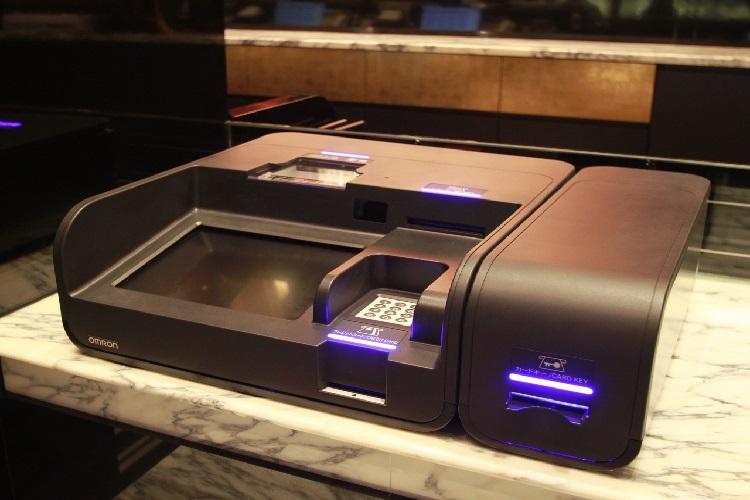 卓上型自動チェックイン機 ・・・クレジットカード支払いに限定した卓上型自動チェックイン機を設置