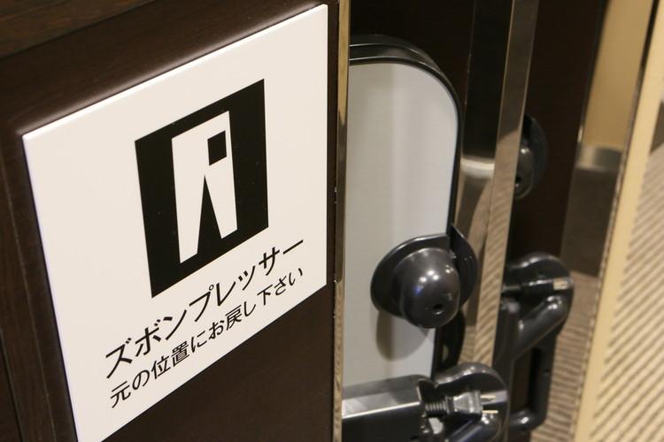 各客室フロアに貸出用ズボンプレッサーを設置。