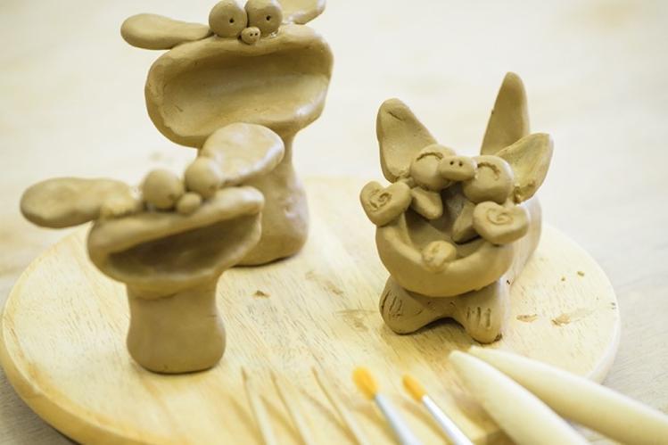 文化交流館プログラム　手びねりシーサー