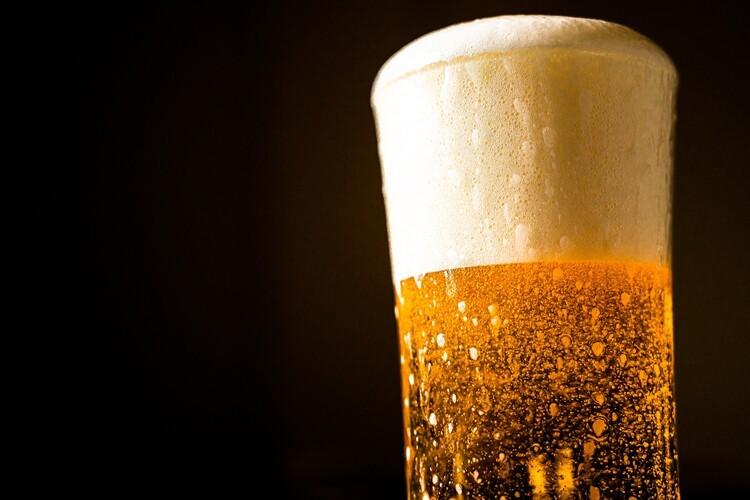 【施設】ウェルカムラウンジならビールも無料