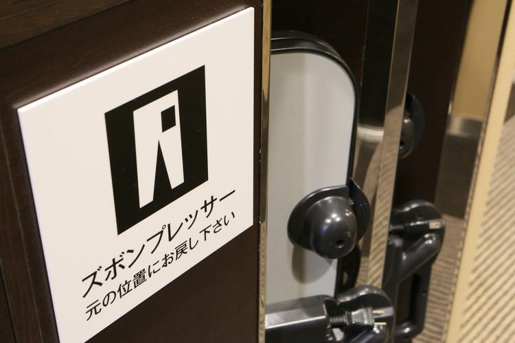 各客室フロアに貸出用ズボンプレッサーを設置。