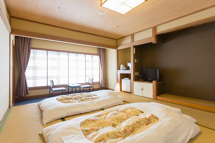 本館和室の一例です。落ち着いた畳の間でのんびりと。