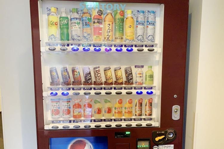 【自動販売機コーナー】ホテル1階イーストウィングにご用意しております。