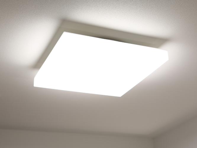 明るさにこだわったシーリングライトを導入。