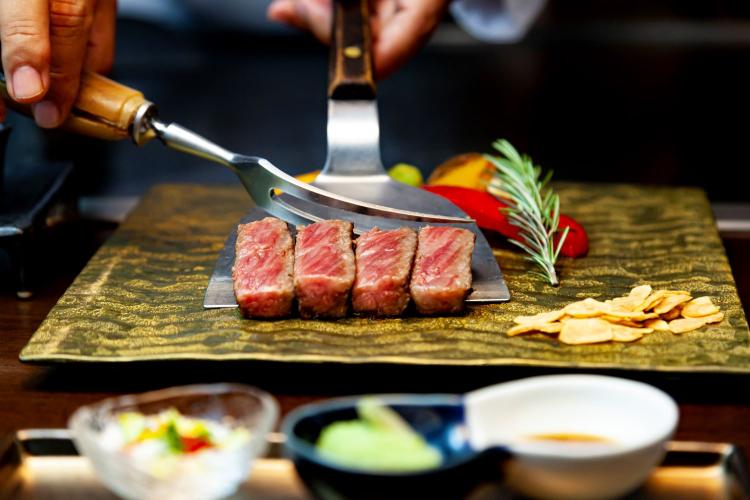 【シギラスタイルのオールインクルーシブ】ご夕食（各レストラン料理長の特別ディナーコース）※対象の店舗からお選びいただけます※アラカルトをご希望の場合（一部店舗不可）は専属バトラーにご相談ください。