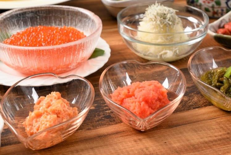【朝食ブッフェ】<BR>料理一例：鱒いくら醤油漬け・たらこ・鮭とろ