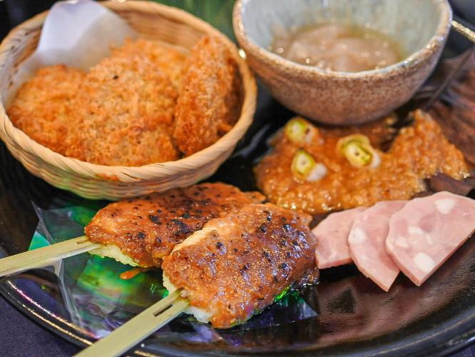 【朝食バイキング】朝食は地元の食材を使用したビュッフェスタイル！季節ごとにメニューは変更します。