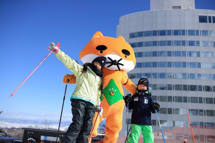 【富良野スキー場】<BR>今シーズンも富良野スキー場は小学生以下のお子さまはリフト料金が無料！