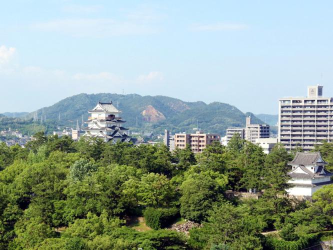 ホテルから見た福山城