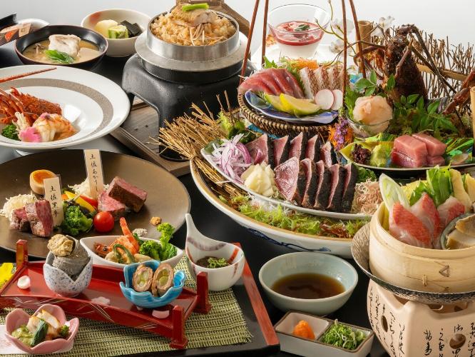 【旬彩物語／朧月コース】ぷりぷりの伊勢海老姿造りやブランド牛の食べ比べなど土佐の恵みを存分に味わう