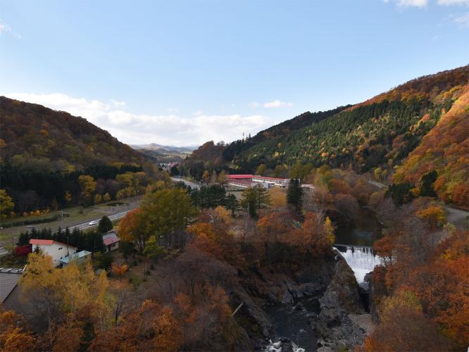【秋の錦仙峡】紅葉の散策に最適です