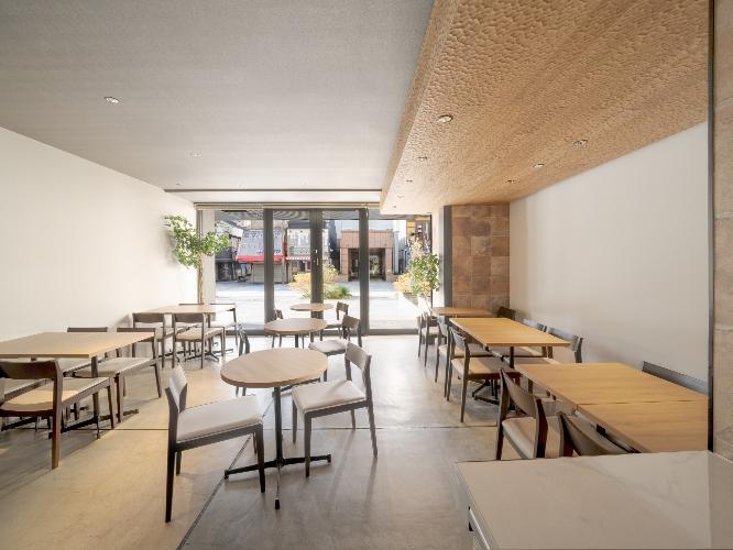 朝食会場（the b lounge）