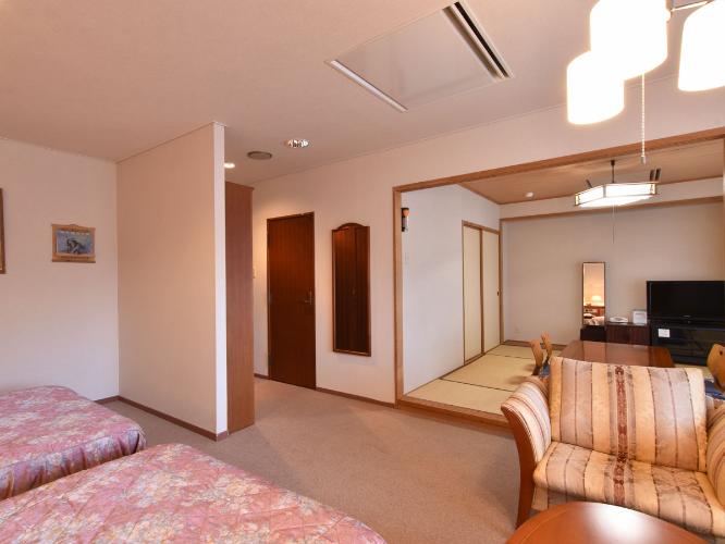 【和洋室】5名まで宿泊可能でグループ、ご家族のご利用に最適です。