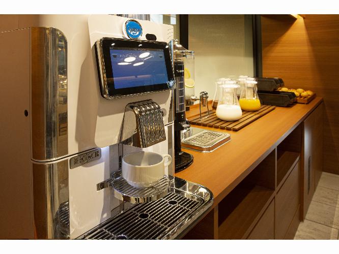 ウエルカムコーヒーをご準備  14時30分～22時までご自由にご利用ください。不定期ですが、お菓子のご準備もございます。