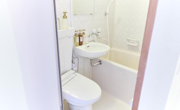 コンパクトなユニットバス。全室洗浄機能付トイレ完備