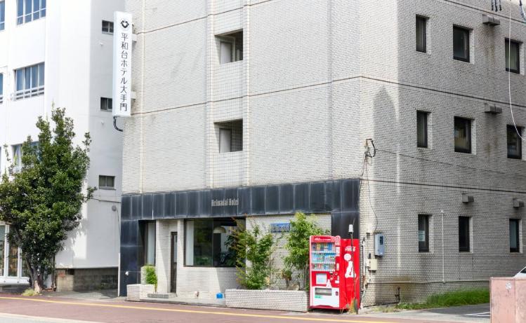 目の前にお堀が広がっています。