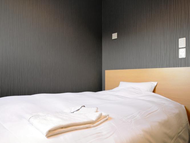 【洋室シングル】清潔なベッドです。