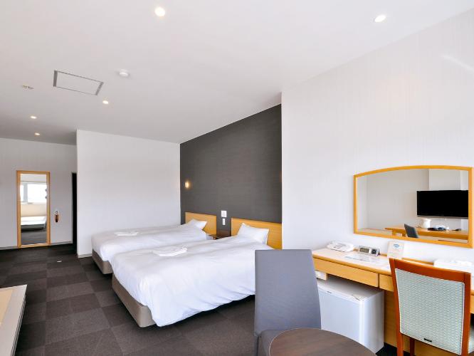 【和洋室デラックスツイン】もちろん調度品、アメニティは完備されています。