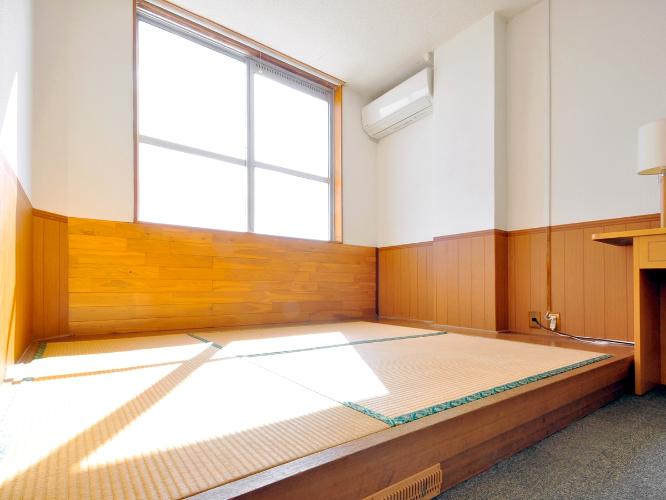 【和洋室ダブル】是非、和室で過ごし、ベッドでご就寝できるこのお部屋をご利用ください。