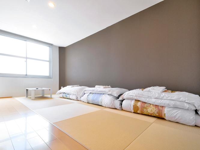 【和室】フカフカな清潔な布団で旅の疲れを癒してください。