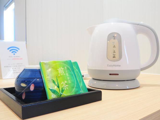 【客室設備】お茶セット、電気ケトルに、Wi-Fiも完備