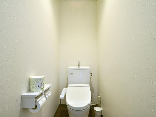 【デラックスツイン】セパレート式の温水シャワー洗浄便座付きトイレ