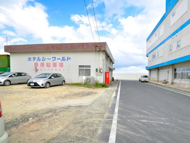 【駐車場】ホテルのすぐ隣に専用駐車場がございます。