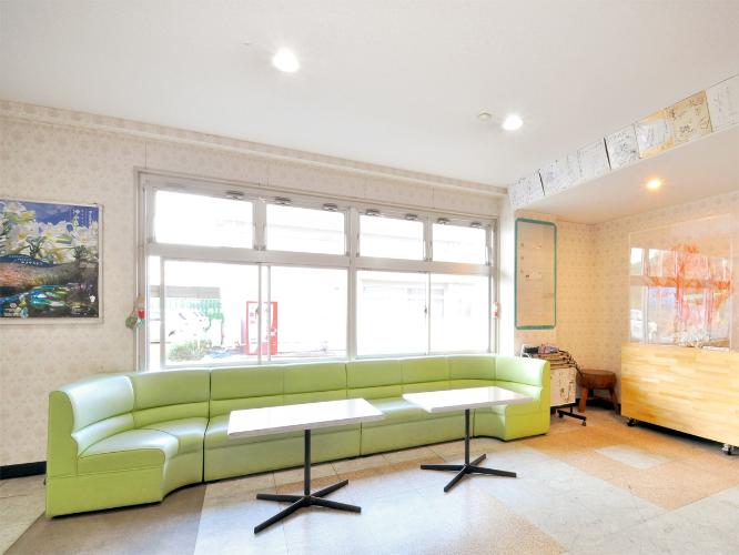 【ロビー】お知り合いとの会話はこちらでお楽しみください。